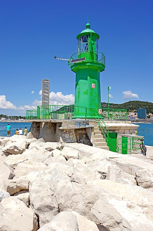 Dalmatia / Split / South Breakwater Lighthouse
Author of the photo: [url=https://www.flickr.com/photos/archer10/] Dennis Jarvis[/url]

Keywords: Adriatic Sea;Croatia;Split
