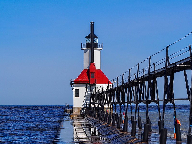 Michigan / St. Joseph North Pierhead Inner lighthouse
Author of the photo: [url=https://www.flickr.com/photos/selectorjonathonphotography/]Selector Jonathon Photography[/url]
Keywords: Michigan;Lake Michigan;United States