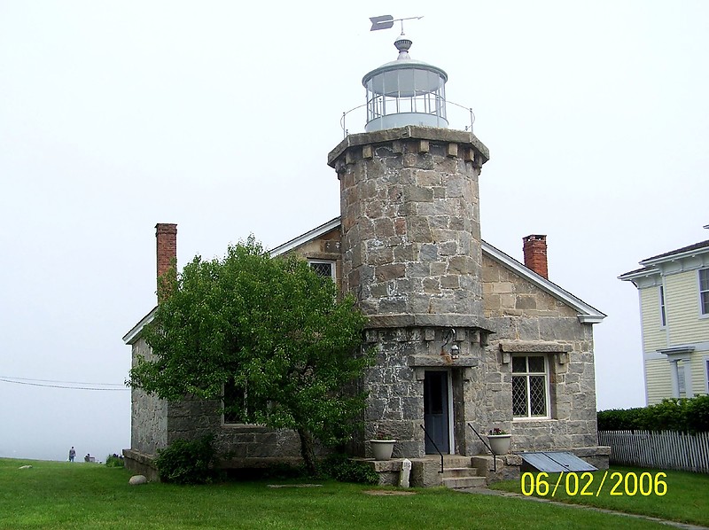 Connecticut / Stonington Lighthouse
Author of the photo: [url=https://www.flickr.com/photos/bobindrums/]Robert English[/url]

Keywords: Connecticut;United States;Atlantic ocean