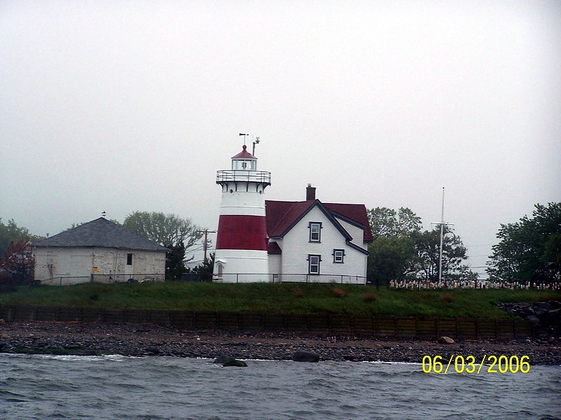 Connecticut / Stratford Point lighthouse
Author of the photo: [url=https://www.flickr.com/photos/bobindrums/]Robert English[/url]

Keywords: Connecticut;United States;Atlantic ocean