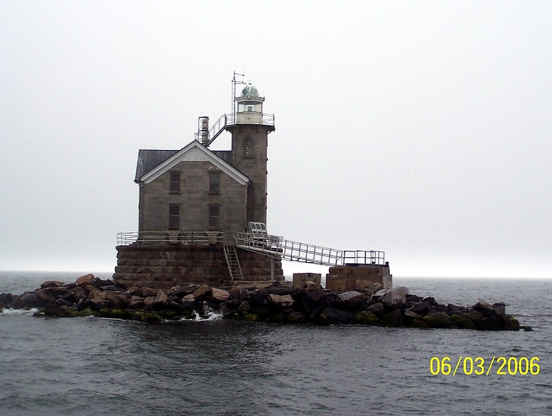 Connecticut /  Stratford Shoal lighthouse
AKA Middle Ground
Some maps consider its location in New York state
Author of the photo: [url=https://www.flickr.com/photos/bobindrums/]Robert English[/url]

Keywords: Connecticut;United States;Atlantic ocean;Long Island Sound;Offshore