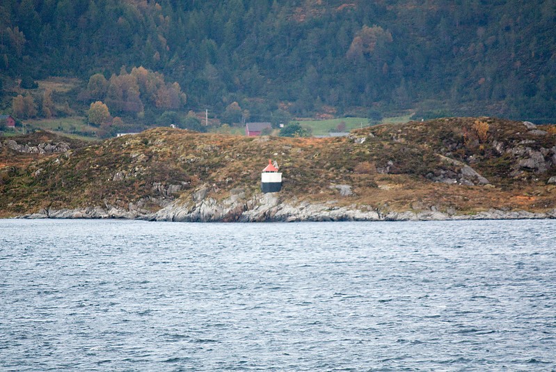 Teigesund lighthouse
Photo source:[url=http://lighthousesrus.org/index.htm]www.lighthousesRus.org[/url]
Non-commercial usage with attribution allowed
Keywords: Dimnoya;Norway;Teigesund