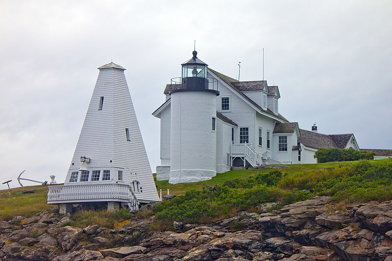 Maine / Tenants Harbor lighthouse and fog bell
Author of the photo: [url=https://jeremydentremont.smugmug.com/]nelights[/url]
Keywords: Maine;Atlantic ocean;United States;Siren