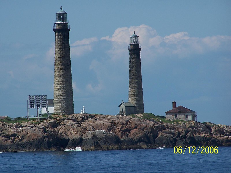 Massachusetts / Thacher Island lighthouses
Left: Thacher Island South (Cape Ann) lighthouse
Right: Thacher Island North lighthouse
Author of the photo: 
[url=https://www.flickr.com/photos/bobindrums/]Robert English[/url]
Keywords: Massachusetts;Boston;United States;Atlantic ocean