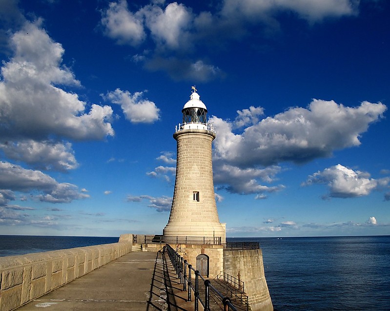 Tynemouth North Pier lighthouse
Author of the photo: [url=https://www.flickr.com/photos/34919326@N00/]Fin Wright[/url]
     
Keywords: Tynemouth;England;United Kingdom