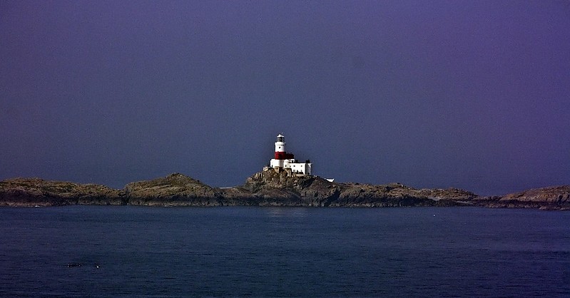 Isle of Anglesay / Off Carmel Head / The Skerries Lighthouse
Author of the photo: [url=https://www.flickr.com/photos/34919326@N00/]Fin Wright[/url]

Keywords: Anglesey;Wales;United Kingdom;Irish sea