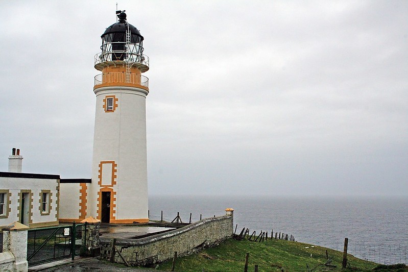 Outer Hebrides / Isle of Lewis / Tiumpan Head lighthouse
Author of the photo: [url=https://www.flickr.com/photos/34919326@N00/]Fin Wright[/url]

Keywords: Hebrides;Scotland;United Kingdom;The Minch