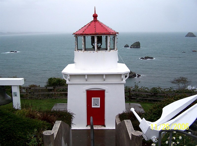 California / Trinidad Memorial lighthouse
Replica of Trinidad Head Light. The lighthouse was built as a memorial to sailors lost at sea.  The fog bell from the same lighthouse rung daily at noon.
Author of the photo: [url=https://www.flickr.com/photos/bobindrums/]Robert English[/url]
Keywords: United States;Pacific ocean;California