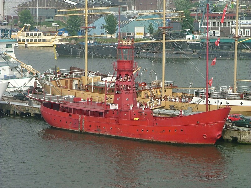 Amsterdam / Trinity House Lightvessel no. 94 (LV 94) 
In 2002 she was in  Amsterdam open haven museum
In 2003 museum was closed and ship sold
Author of the photo: [url=https://www.flickr.com/photos/larrymyhre/]Larry Myhre[/url]

Keywords: Netherlands;Amsterdam;Lightship