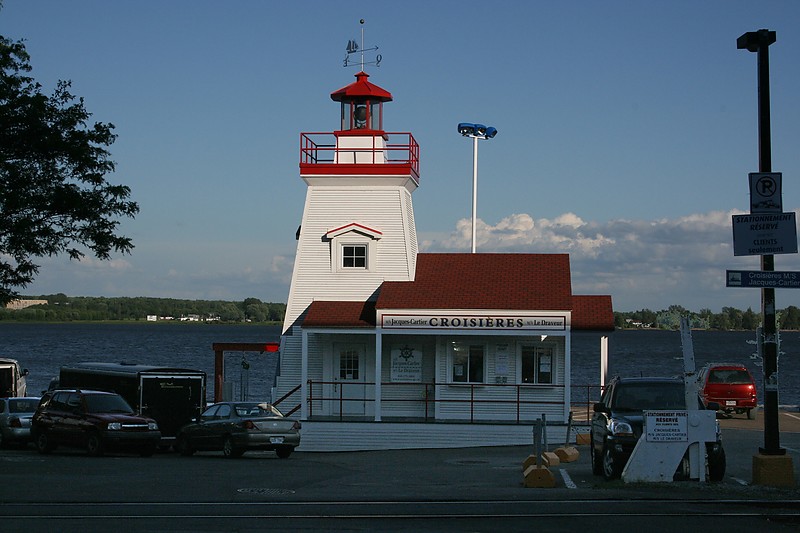 Quebec / Trois Rivieres faux lighthouse
Photo source:[url=http://lighthousesrus.org/index.htm]www.lighthousesRus.org[/url]
Non-commercial usage with attribution allowed
Keywords: Quebec;Canada;Saint Lawrence River