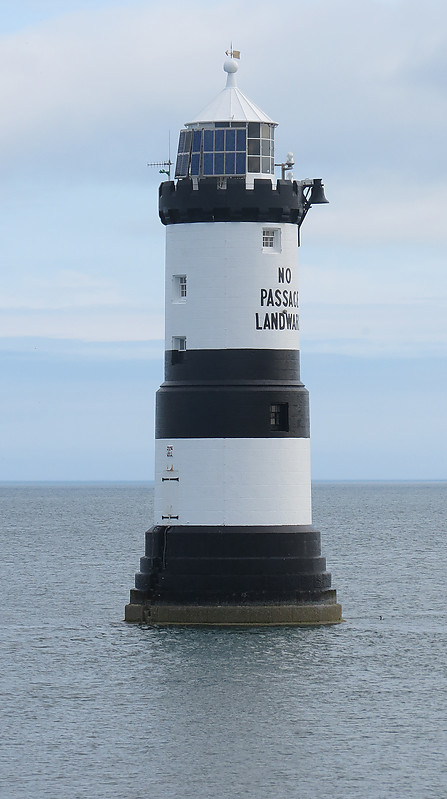 Trwyn Du lighthouse
AKA Penmon Point
Author of the photo: [url=https://www.flickr.com/photos/21475135@N05/]Karl Agre[/url]

Keywords: United Kingdom;Wales;Irish sea;Offshore