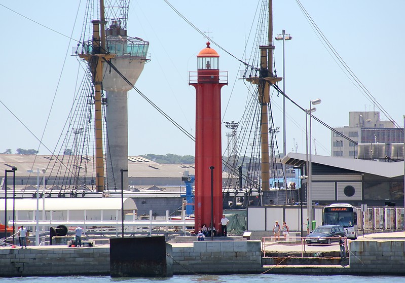 Cacilhas lighthouse
Keywords: Lisbon;Portugal;Rio Tejo