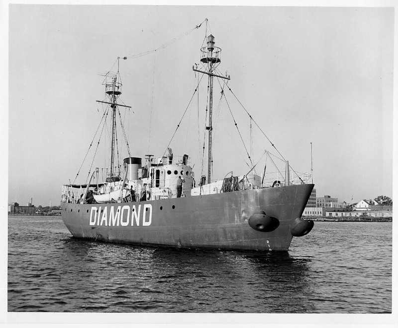 United States Lightvessel WLV 189
Photo from [url=http://www.uscg.mil/history/weblightships/LightshipIndex.asp]US Coast Guard site[/url]
A photo of the WLV 189 	"Diamond Shoal Lightship (WAL-189)."; 23 August 1962; Photo No. 08-23062 (03); photographer unknown. 
Keywords: United States;Lightship;Historic;North Carolina
