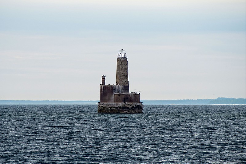 Michigan / Waugoshance shoal lighthouse
Author of the photo: [url=https://www.flickr.com/photos/selectorjonathonphotography/]Selector Jonathon Photography[/url]
Keywords: Michigan;Lake Michigan;United States;Offshore