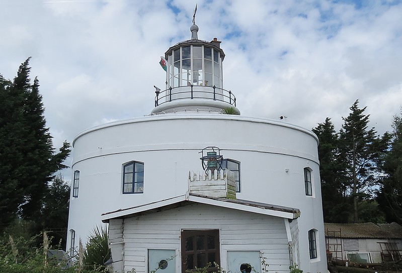 West Usk lighthouse
Author of the photo: [url=https://www.flickr.com/photos/21475135@N05/]Karl Agre[/url]
Keywords: Wales;United Kingdom;Bristol Channel;Newport