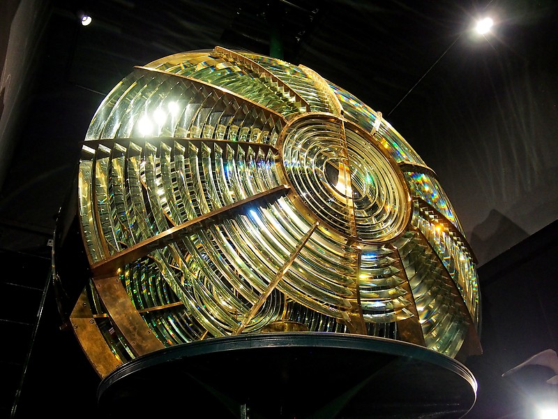 US / Great Lakes Shipwreck Museum / White Shoal Lighthouse Fresnel Lens 
Author of the photo: [url=https://www.flickr.com/photos/selectorjonathonphotography/]Selector Jonathon Photography[/url]
Keywords: United States;Museum;Lamp