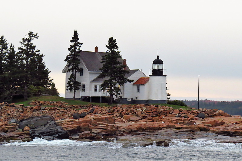 Maine / Winter Harbor lighthouse
Author of the photo: [url=https://www.flickr.com/photos/larrymyhre/]Larry Myhre[/url]
Keywords: Maine;Atlantic ocean;United States