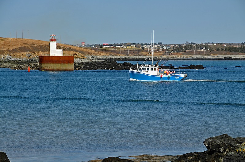 Nova Scotia / Bunker Island lighthouse
Author of the photo: [url=https://www.flickr.com/photos/archer10/]Dennis Jarvis[/url]
Keywords: Nova Scotia;Canada;Atlantic ocean;Yarmouth