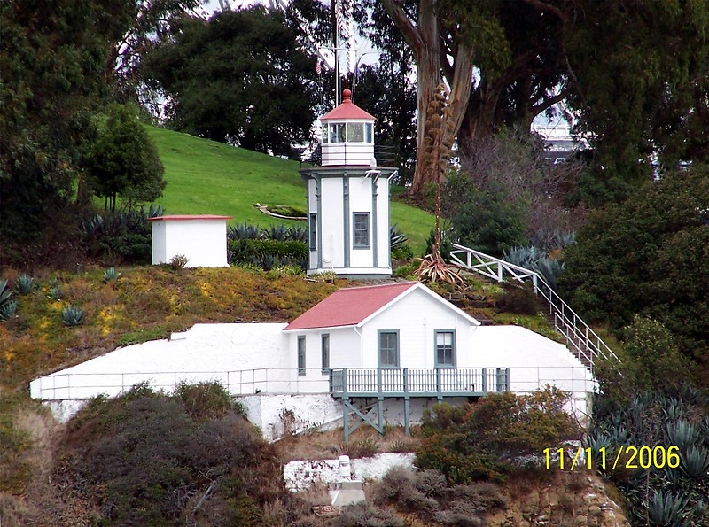 California / Yerba Buena Island lighthouse
Author of the photo: [url=https://www.flickr.com/photos/bobindrums/]Robert English[/url]
Keywords: United States;Pacific ocean;California
