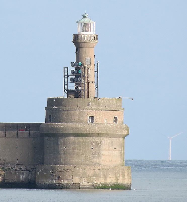 Zeebrugge / Leopold II dam lighthouse
Author of the photo: [url=https://www.flickr.com/photos/21475135@N05/]Karl Agre[/url]
Keywords: Zeebrugge;Belgium;North Sea