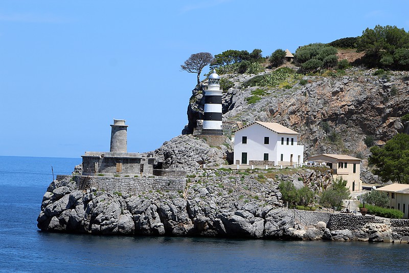 MALLORCA - Sóller - Punta de Sa Creu Lighthouse (new and old)
Author of the photo: [url=https://www.flickr.com/photos/31291809@N05/]Will[/url]
Keywords: Spain;Palma de Mallorca;Port de Soller;Mediterranean sea