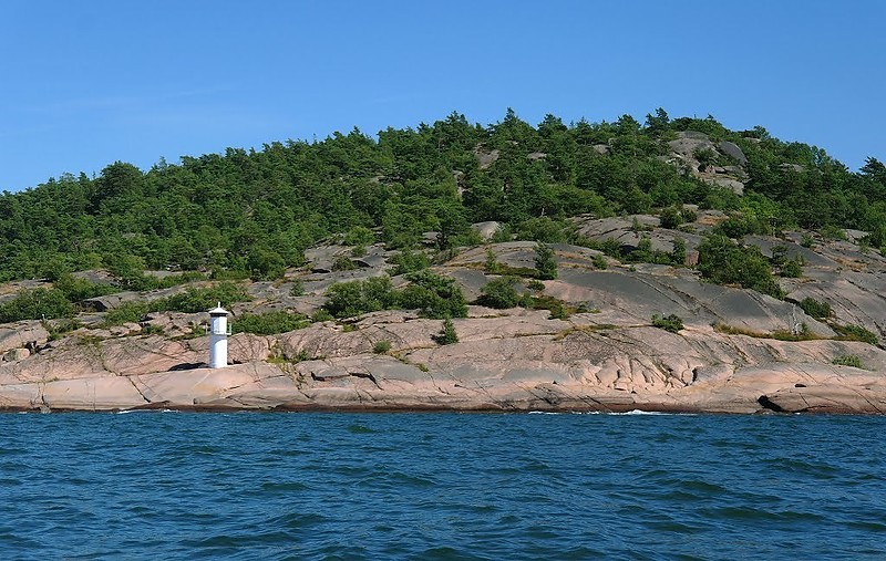 Oland / Blå Jungfrun Västra lighthouse
Author of the photo: Grigory Shmerling

Keywords: Sweden;Baltic Sea;Oland Strait