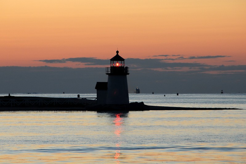 Massachusetts / Brant Point lighthouse at sunset
Author of the photo: [url=https://www.flickr.com/photos/lighthouser/sets]Rick[/url]
Keywords: United States;Massachusetts;Atlantic ocean;Nantucket;Sunset