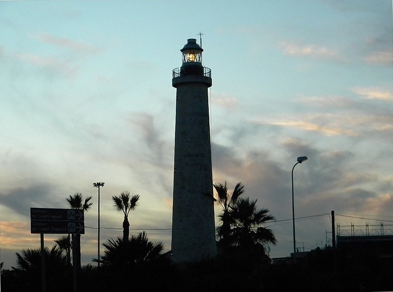 CATANIA - Sciara Biscari Lighthouse - sunset
Author of the photo: [url=http://fleetphoto.ru/author/2231/]Aleksandr[/url]
Keywords: Sicily;Italy;Mediterranean sea;Sunset