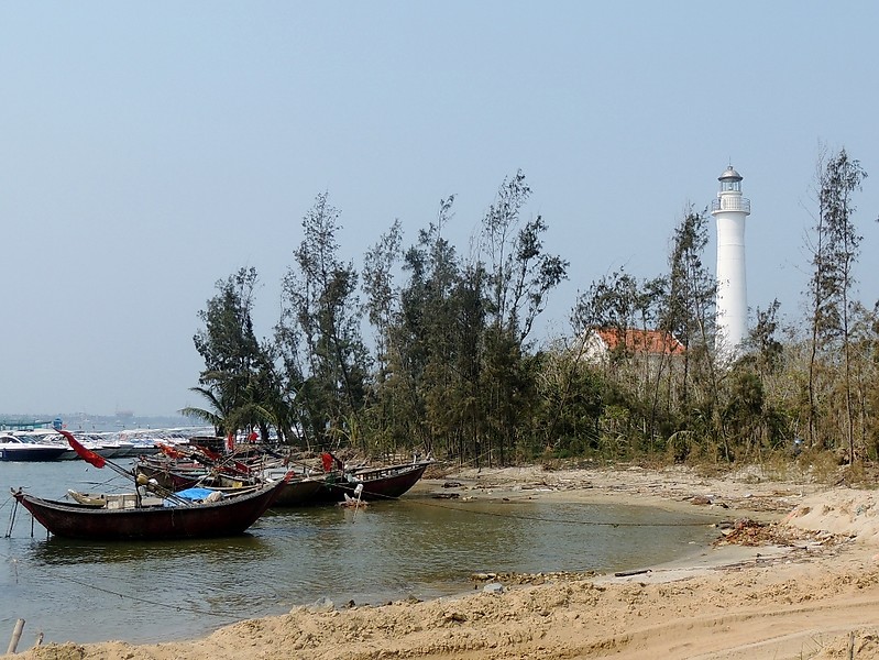 Hoi An / Cua Dai lighthouse
Author [url=http://fleetphoto.ru/author/4892/]Antonina[/url]
Keywords: Vietnam;Hoi An;South China Sea