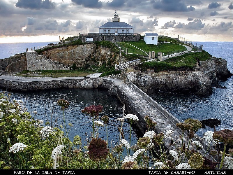 Isla Tapia Lighthouse
Author of the photo: [url=https://www.flickr.com/photos/69793877@N07/]jburzuri[/url]

Keywords: Bay of Biscay;Spain;Asturias;Tapia de Casariego