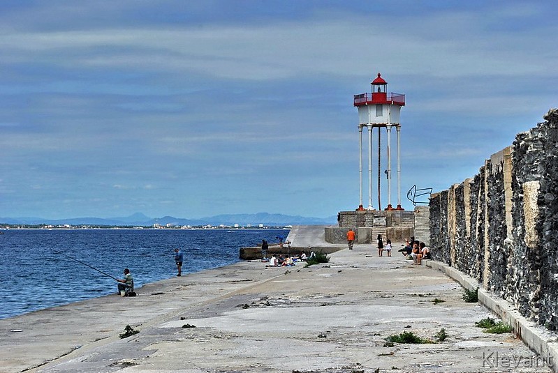 Port Vendres Môle de l'Est lighthouse
AKA Pointe de la Presqu'île
Photo by: [url=http://mirplanet.narod.ru/]Vladimir Neverov[/url]
Keywords: Port Vendres;France;Mediterranean sea