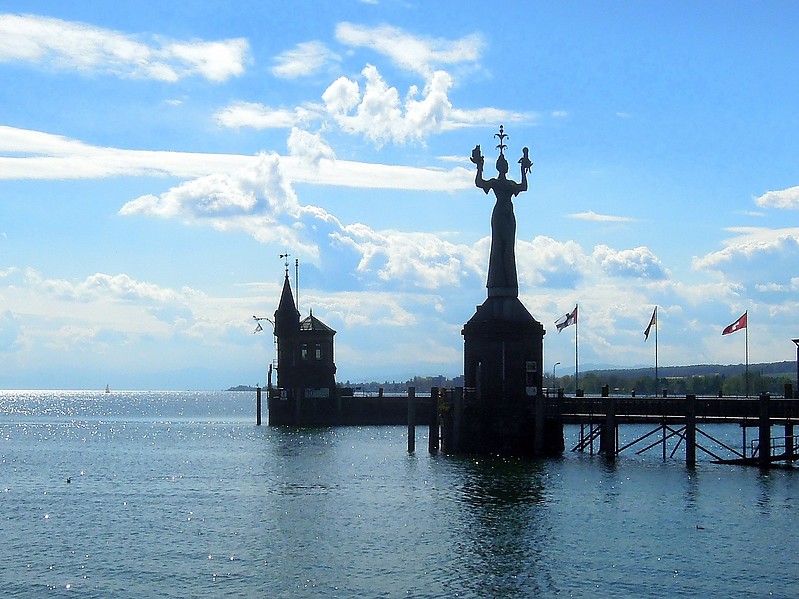 Bodensee / Konstanz / S?dmole (Molenhäusle) (left) and Ostmole ("Imperia") (right) lighthouses
Keywords: Bodensee;Lindau;Germany