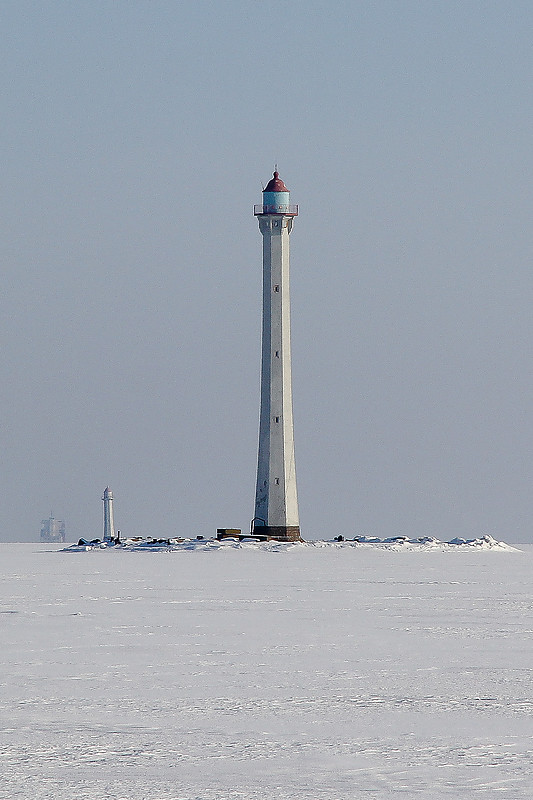 Saint-Petersburg / Morskoy Kanal Rear lighthouse
Author of the photo: [url=http://fotki.yandex.ru/users/winterland4/]Vyuga[/url]
Front range seen behind
Keywords: Saint-Petersburg;Gulf of Finland;Russia;Offshore;Winter