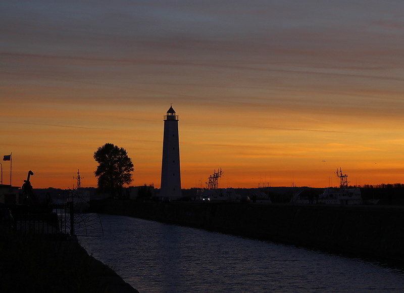 Saint-Petersburg / Kronshtadt rear lighthouse at sunset
Author of the photo: [url=http://fotki.yandex.ru/users/semper-scifi/]semper-scifi[/url]
Keywords: Kronshtadt;Russia;Gulf of Finland;Sunset