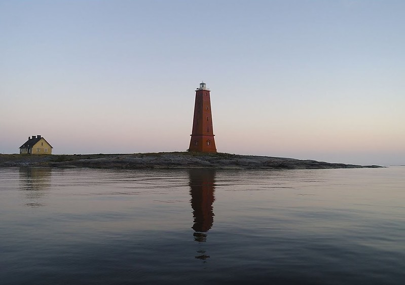 Alands /  Lågskär lighthouse
Author of the photo: Grigory Shmerling
Keywords: Aland Islands;Finland;Baltic sea;Saaristomeri