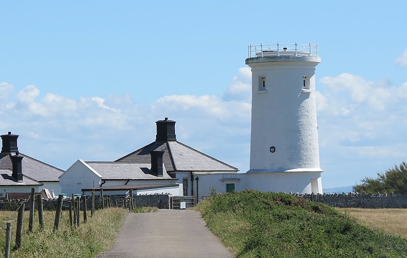 Nash Point Low lighthouse
Author of the photo: [url=https://www.flickr.com/photos/21475135@N05/]Karl Agre[/url]

Keywords: Irish Sea;Wales;United Kingdom;Bristol Channel
