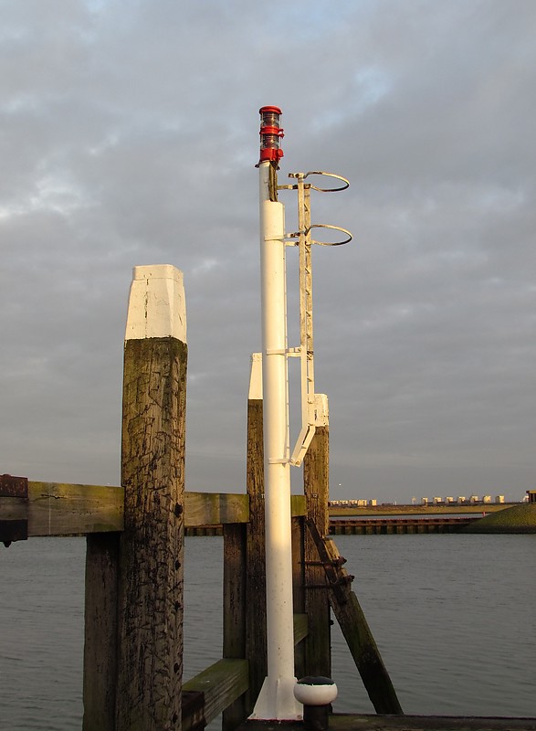 Den Oever / Vissershafen South Breakwater light
Keywords: Den Oever;Netherlands;North sea