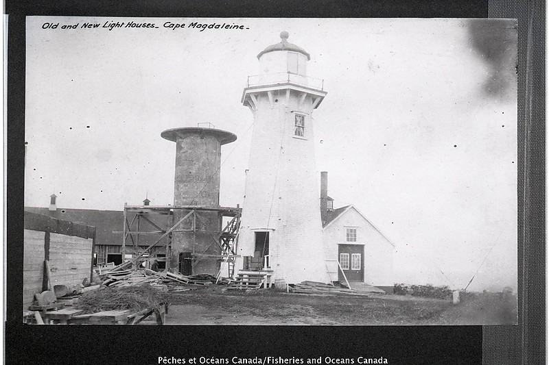Quebec / Cap de la Madeleine lighthouse - historic shot
Source of the photo: [url=https://www.flickr.com/photos/mpo-dfo_quebec/]MPO-DFO Quebec[/url]

Keywords: Canada;Quebec;Gulf of Saint Lawrence;Historic