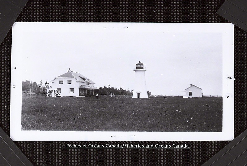 Quebec / Pointe Carleton lighthouse - historic picture
Source of the photo: [url=https://www.flickr.com/photos/mpo-dfo_quebec/]MPO-DFO Quebec[/url]

Keywords: Anticosti Island;Canada;Gulf of Saint Lawrence;Quebec;Historic
