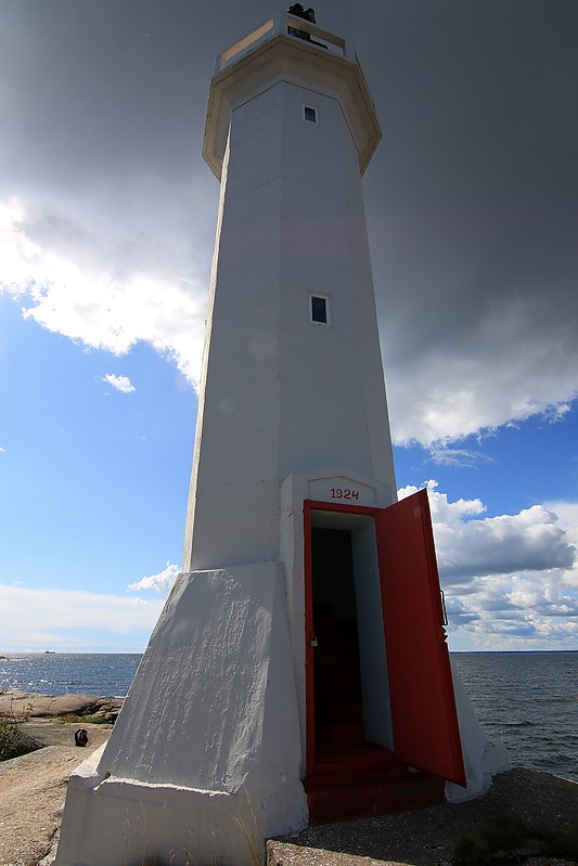 Gulf of Finland / Vyborg / Mys Povorotnyy lighthouse
AKA Mayachnyi island
Author of the photo: [url=http://fotki.yandex.ru/users/winterland4/]Vyuga[/url]
Keywords: Gulf of Finland;Russia;Vyborg