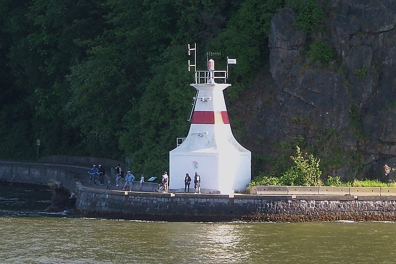 British Columbia / Prospect Point lighthouse
Author of the photo: [url=https://www.flickr.com/photos/larrymyhre/]Larry Myhre[/url]
Keywords: British Columbia;Canada;Vancouver