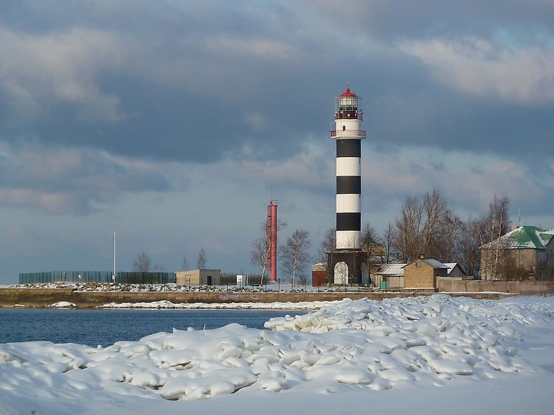 Riga / Daugavgriva (Bolderaja) lighthouse and Daugavgr?va Range Front light
Author of the photo [url=http://fotki.yandex.ru/users/aivap/]Aivar[/url]
Keywords: Latvia;Riga;Gulf of Riga;Daugava;Winter
