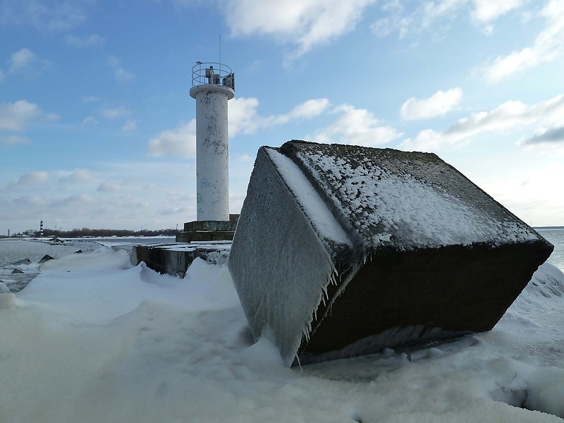 Riga / Daugava West Mole light
Author of the photo [url=http://fotki.yandex.ru/users/aivap/]Aivar[/url]
Keywords: Latvia;Riga;Gulf of Riga;Daugava;Winter