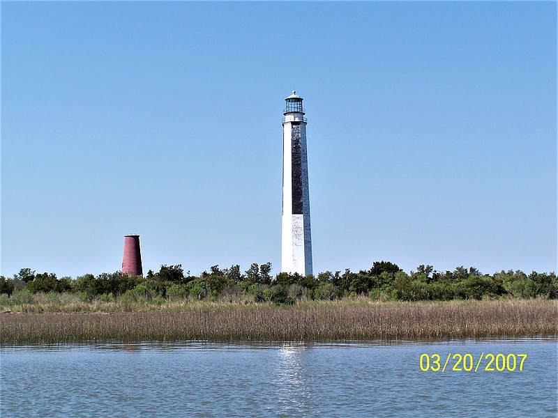 South Carolina /  Cape Romain lighthouse - small - (1), high - (2)
Author of the photo: [url=https://www.flickr.com/photos/bobindrums/]Robert English[/url]
Keywords: South Carolina;United States;Atlantic ocean