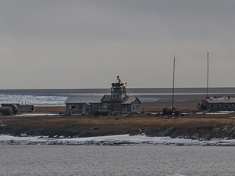 Kara sea / Russkiy island north light
Light located at the top of the building. Site is abandoned in 1990s polar station.
Photo by [url=http://dmitry-v-ch-l.livejournal.com/]Dmtry Lobusov[/url]
Keywords: Kara sea;Russia;Taymyr Peninsula