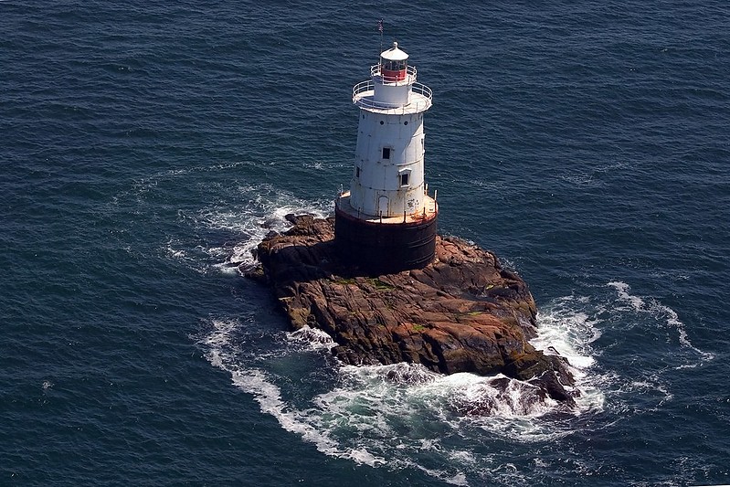 Rhode island / Sakonnet lighthouse - aerial view
Author of the photo: [url=https://jeremydentremont.smugmug.com/]nelights[/url]

Keywords: United States;Rhode island;Atlantic ocean;Offshore;Aerial