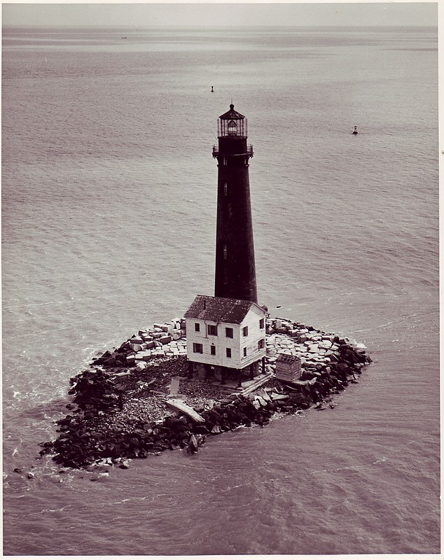 Alabama / Sand Island lighthouse
Photo from [url=http://www.uscg.mil/history/weblighthouses/LHAL.asp]US Coast Guard site[/url]
Keywords: Alabama;Gulf of Mexico;Mobile bay;Offshore;United States;Historic