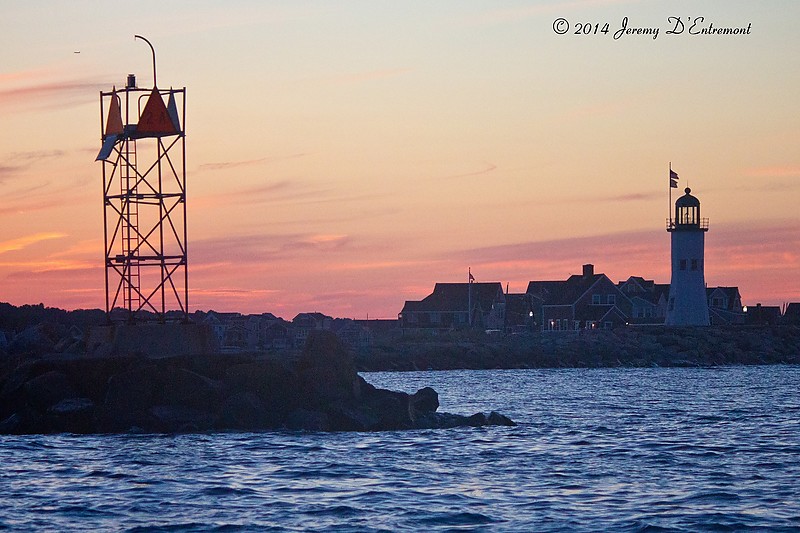 Massachusetts / Scituate lighthouse at sunset
In Front: Scituate N Jetty Light 2A, elev 7m, Fl 4s, red, Range 4 nm, fl. 0.4s, ec. 3.6s, High intensity. Higher intensity beam eastward. Daymark-triangle(point up). 
Author of the photo: [url=https://jeremydentremont.smugmug.com/]nelights[/url]

Keywords: Massachusetts;Scituate;United States;Atlantic ocean;Sunset