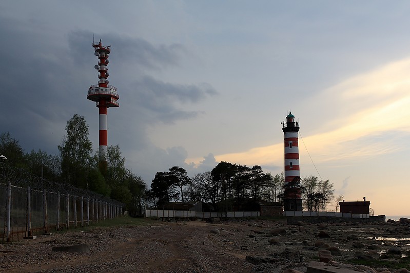 Saint-Petersburg / Shepelevskiy lighthouse
Lighthouse is to the right. To the left  - radar tower
Author of the photo: [url=http://fotki.yandex.ru/users/winterland4/]Vyuga[/url]
Keywords: Saint-Petersburg;Gulf of Finland;Russia;Vessel Traffic Service