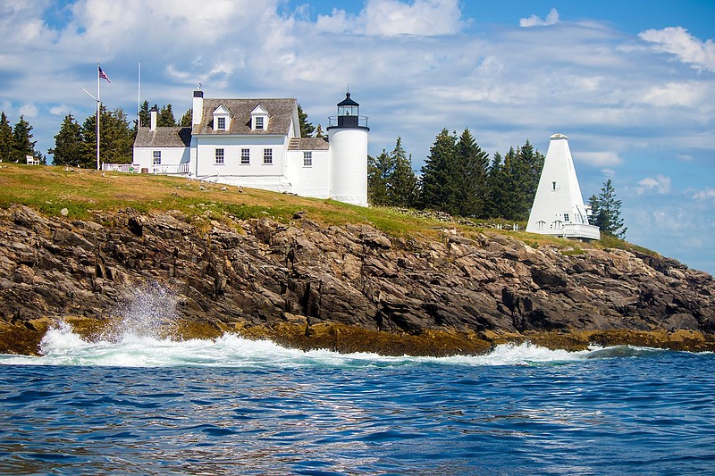 Maine / Tenants Harbor lighthouse and fog bell
Author of the photo: [url=https://jeremydentremont.smugmug.com/]nelights[/url]
Keywords: Maine;Atlantic ocean;United States;Siren